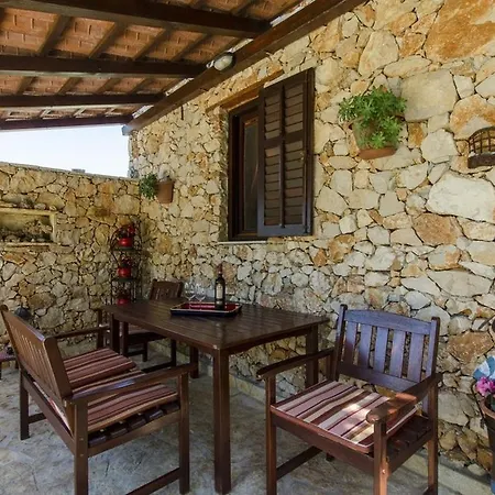 Suzana Guest house *