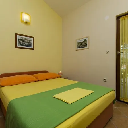 Suzana Guest house *